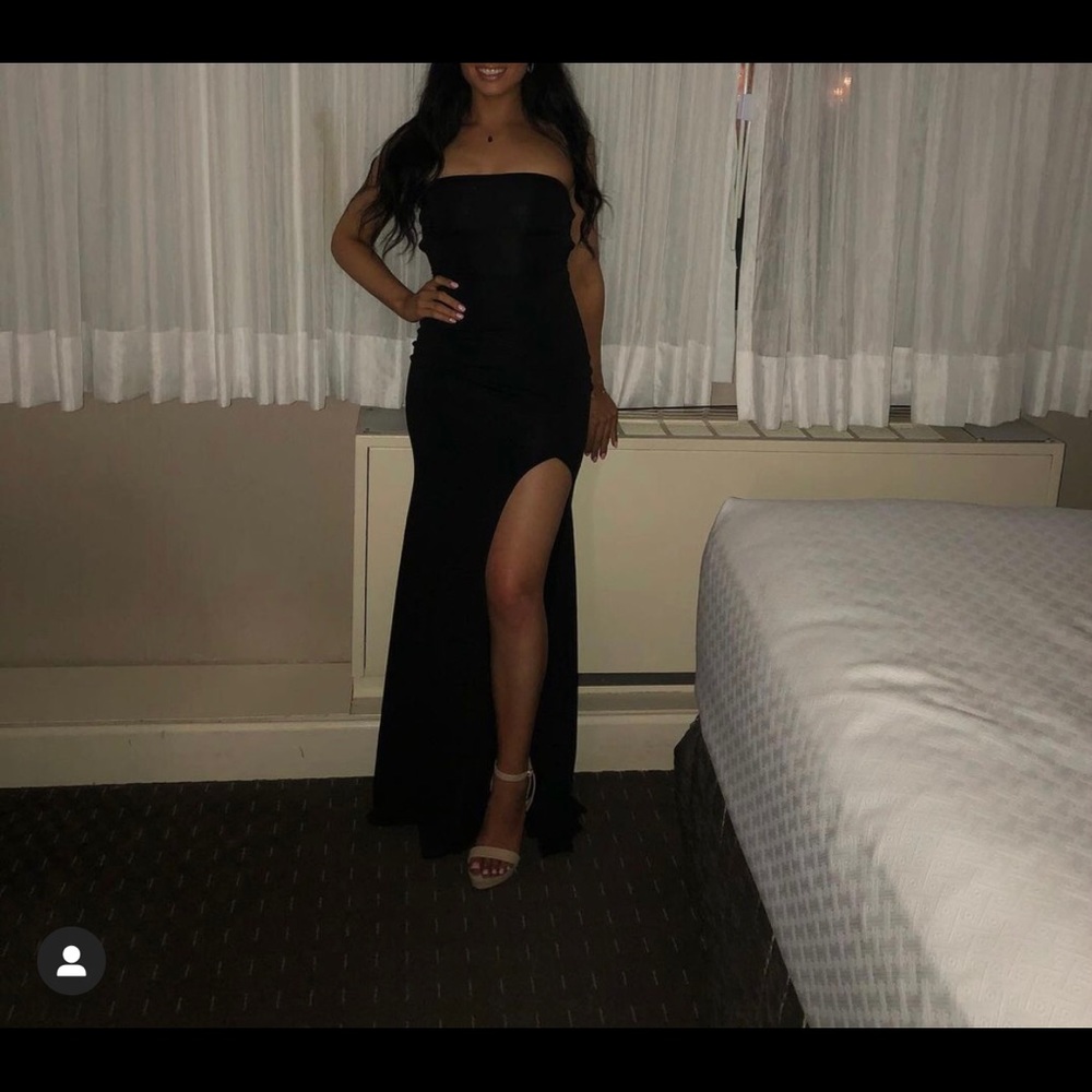 Black gown size small